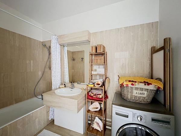 Appartement
         4 pièces
        - 120 m² Bien prestige