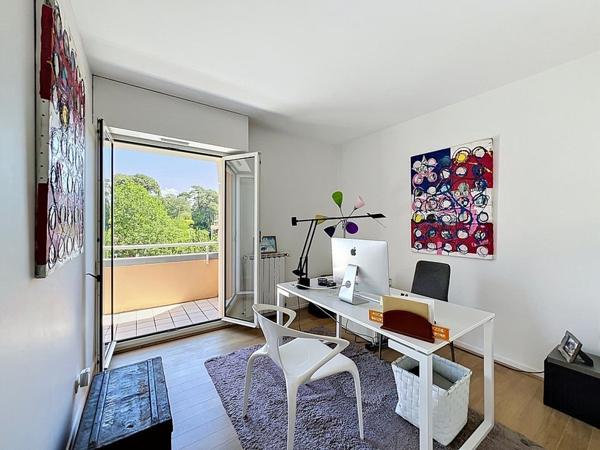 Appartement
         4 pièces
        - 120 m² Bien prestige