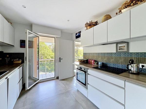 Appartement
         4 pièces
        - 120 m² Bien prestige