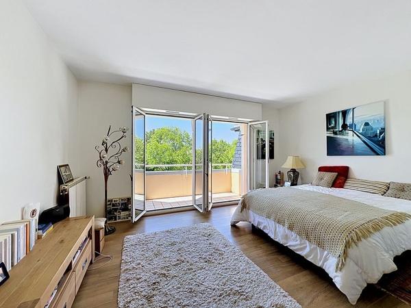 Appartement
         4 pièces
        - 120 m² Bien prestige