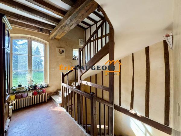 Vente                                                      Maison
                        
                     9 pièces                      500 m2                     à La Ferté-sous-Jouarre