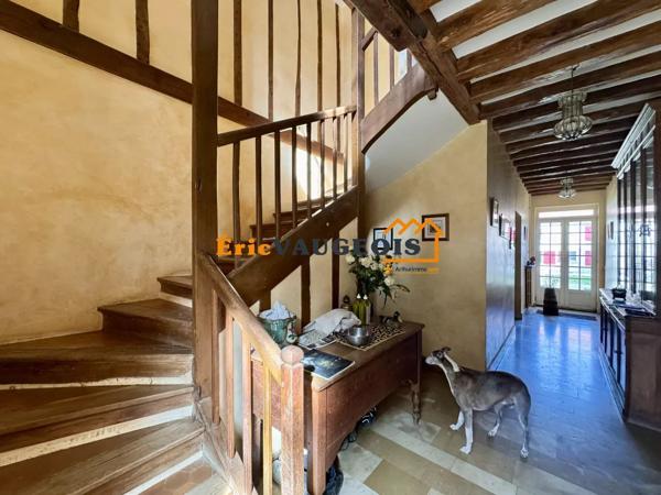 Vente                                                      Maison
                        
                     9 pièces                      500 m2                     à La Ferté-sous-Jouarre