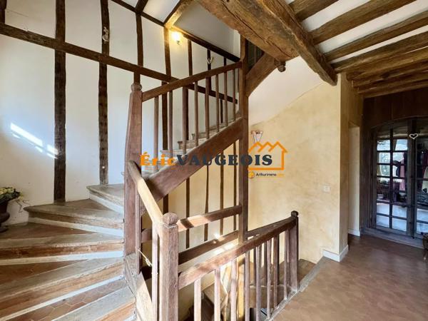 Vente                                                      Maison
                        
                     9 pièces                      500 m2                     à La Ferté-sous-Jouarre