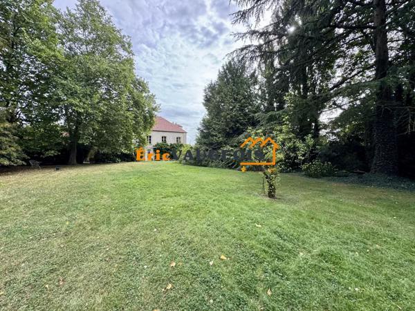 Vente                                                      Maison
                        
                     9 pièces                      500 m2                     à La Ferté-sous-Jouarre