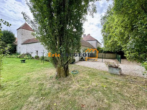 Vente                                                      Maison
                        
                     9 pièces                      500 m2                     à La Ferté-sous-Jouarre