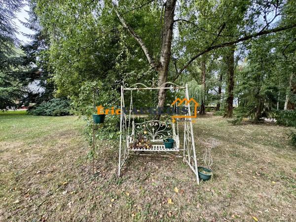 Vente                                                      Maison
                        
                     9 pièces                      500 m2                     à La Ferté-sous-Jouarre