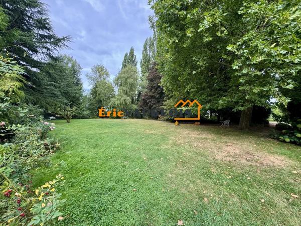 Vente                                                      Maison
                        
                     9 pièces                      500 m2                     à La Ferté-sous-Jouarre