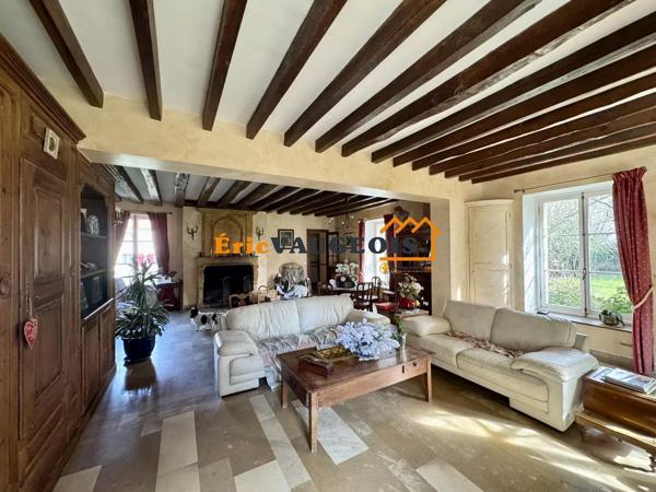 Vente                                                      Maison
                        
                     9 pièces                      500 m2                     à La Ferté-sous-Jouarre
