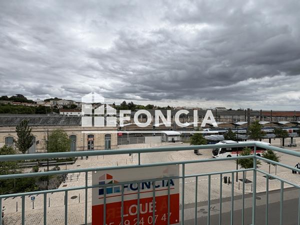Location Appartement 2 pièces 47.69 m² - 34 RUE MAZAGRAN Niort 79000