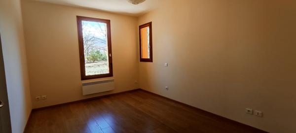 Villa 4 pièces sur terrain piscinable 2680m²