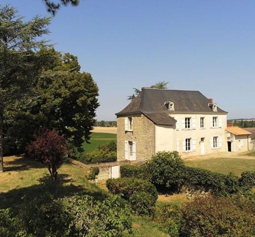 Terrain 4 pièces à vendre Monthoiron - 86210 / Réf: 11730