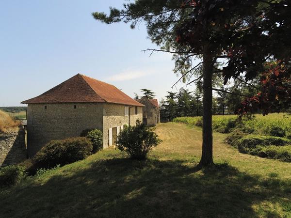 Terrain 4 pièces à vendre Monthoiron - 86210 / Réf: 11730