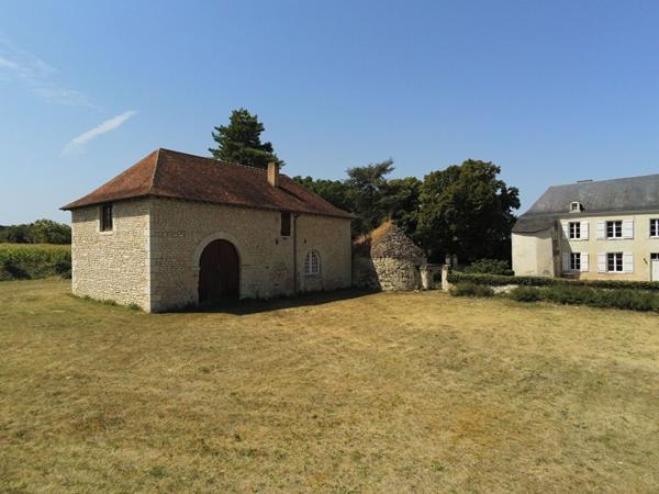 Terrain 4 pièces à vendre Monthoiron - 86210 / Réf: 11730