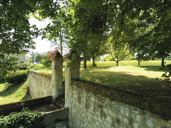 Terrain 4 pièces à vendre Monthoiron - 86210 / Réf: 11730