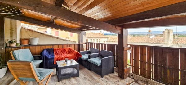 Une terrasse sur les toits de Pertuis