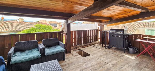 Une terrasse sur les toits de Pertuis
