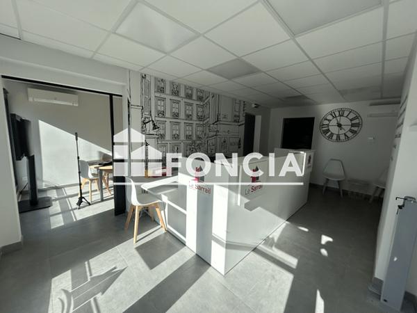 Location Local commercial 7 pièces 110 m² - 273 AVENUE VICTOR HUGO Lunel 34400