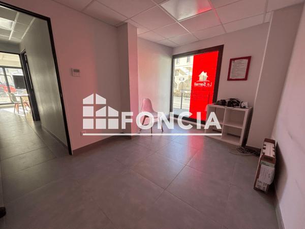 Location Local commercial 7 pièces 110 m² - 273 AVENUE VICTOR HUGO Lunel 34400