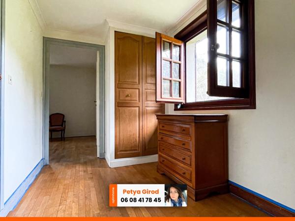 Propriété au bord d'un étang avec dépendance à Matour.