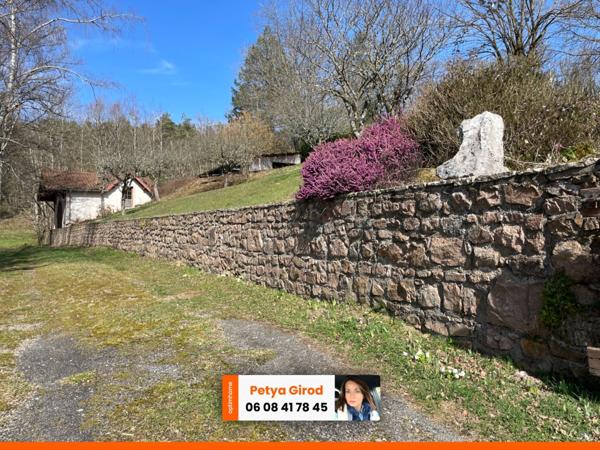 Propriété au bord d'un étang avec dépendance à Matour.