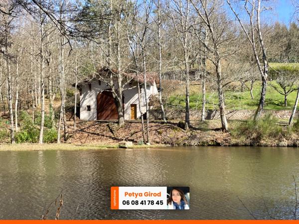 Propriété au bord d'un étang avec dépendance à Matour.