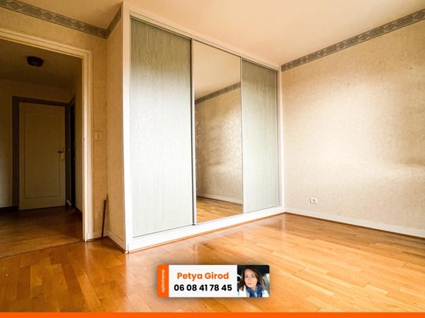 Propriété au bord d'un étang avec dépendance à Matour.