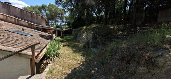 un cocon dans la garrigue