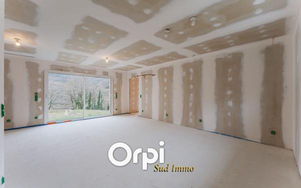 Maison à vendre    5 pièces •  Rochessauve