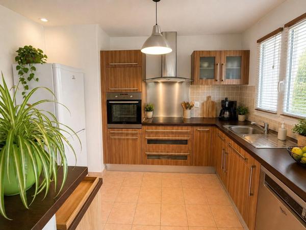 Maison familiale T5 98m2 avec piscine, au calme et à pied des commodités – Brignoles