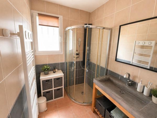 Maison familiale T5 98m2 avec piscine, au calme et à pied des commodités – Brignoles