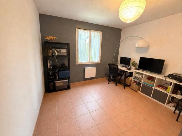 Maison familiale T5 98m2 avec piscine, au calme et à pied des commodités – Brignoles