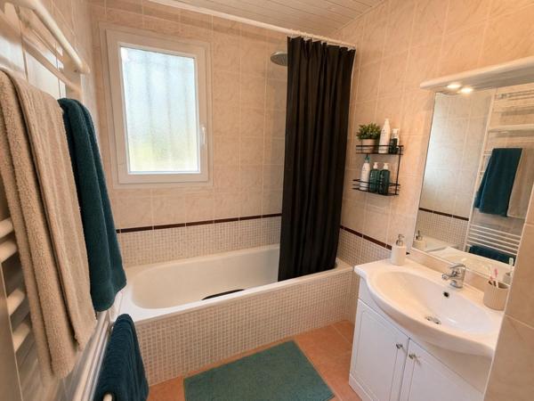 Maison familiale T5 98m2 avec piscine, au calme et à pied des commodités – Brignoles
