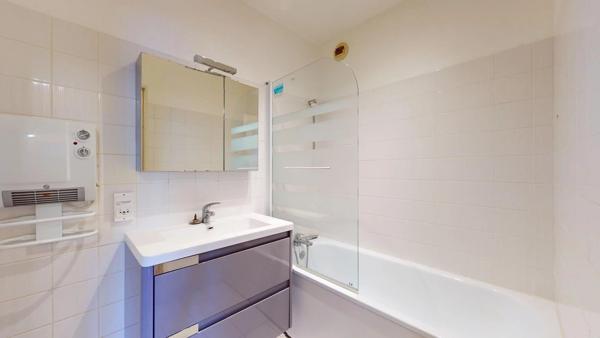 Vente                                                      Appartement
                        
                     4 pièces                      87 m2                     à Chartres