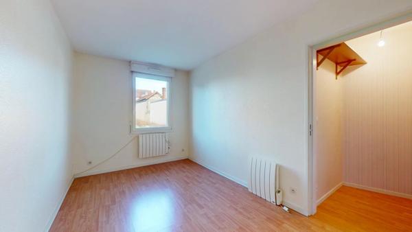 Vente                                                      Appartement
                        
                     4 pièces                      87 m2                     à Chartres
