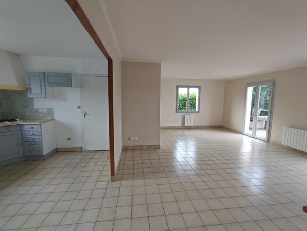 À vendre - Maison individuelle, 7 pièces située à Saint-Étienne-de-Chigny (37230)