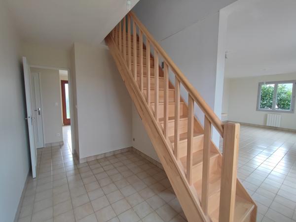 À vendre - Maison individuelle, 7 pièces située à Saint-Étienne-de-Chigny (37230)
