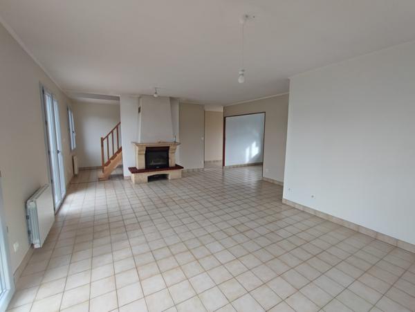À vendre - Maison individuelle, 7 pièces située à Saint-Étienne-de-Chigny (37230)