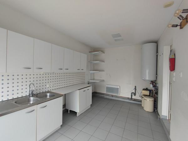 À vendre - Maison individuelle, 7 pièces située à Saint-Étienne-de-Chigny (37230)