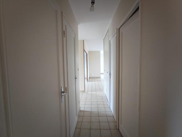 À vendre - Maison individuelle, 7 pièces située à Saint-Étienne-de-Chigny (37230)