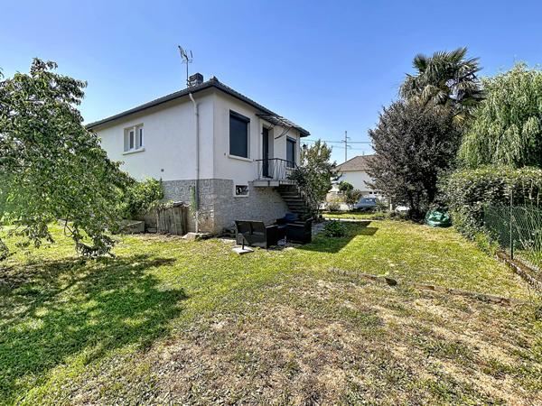 Maison rénovée en 2023 à vendre à Malemort , 2 chambres, sous sol complet, garage, terrain plat, fond d'impasse