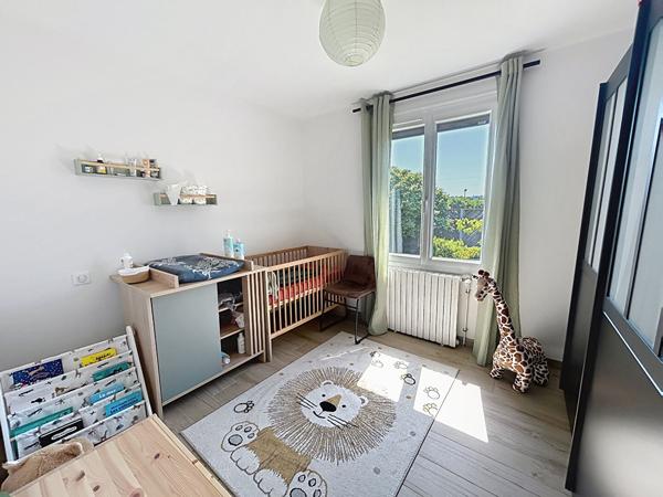 Maison rénovée en 2023 à vendre à Malemort , 2 chambres, sous sol complet, garage, terrain plat, fond d'impasse