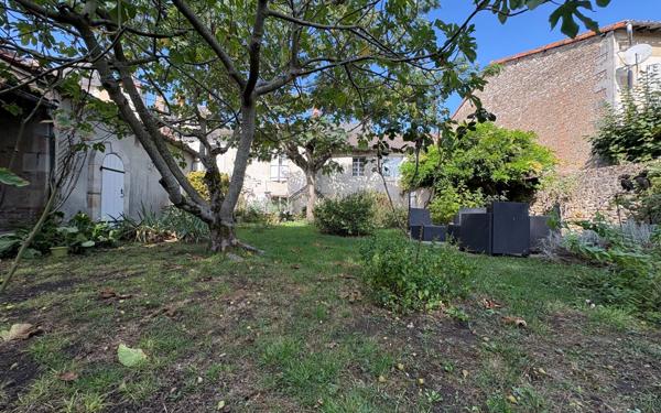 Maison à vendre    7 pièces •  Montmorillon