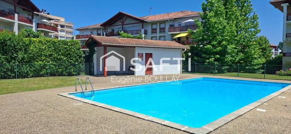 Bel appartement avec terrasse, vue  Rhune, piscine
