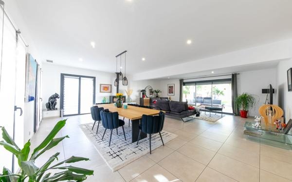 Maison à vendre    5 pièces •  Saint-Estève