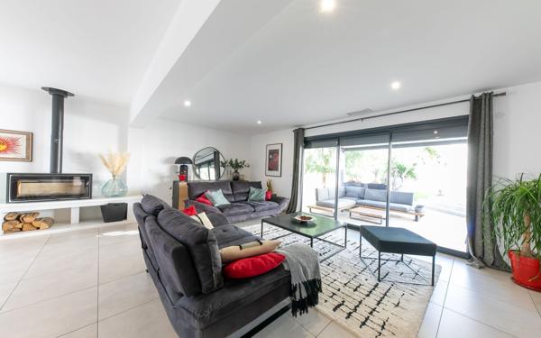 Maison à vendre    5 pièces •  Saint-Estève