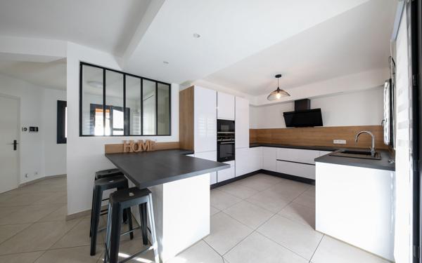 Maison à vendre    5 pièces •  Saint-Estève