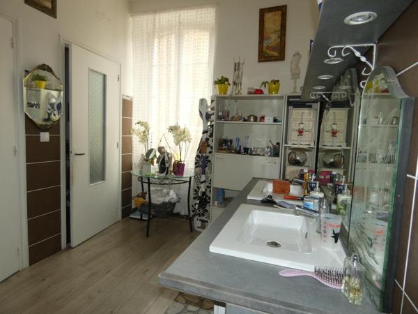 Maison de village 5 chambres avec jardin arboré et grand garage