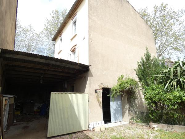 Maison de village 5 chambres avec jardin arboré et grand garage