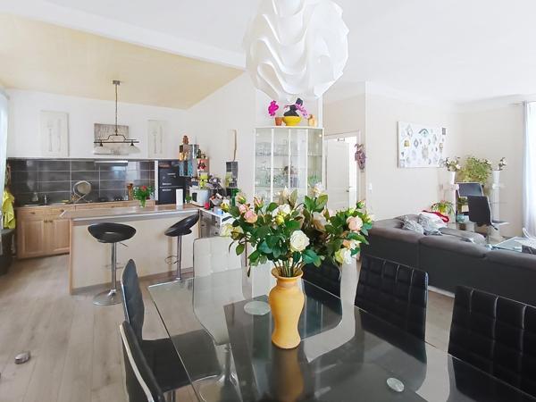 Maison de village 5 chambres avec jardin arboré et grand garage