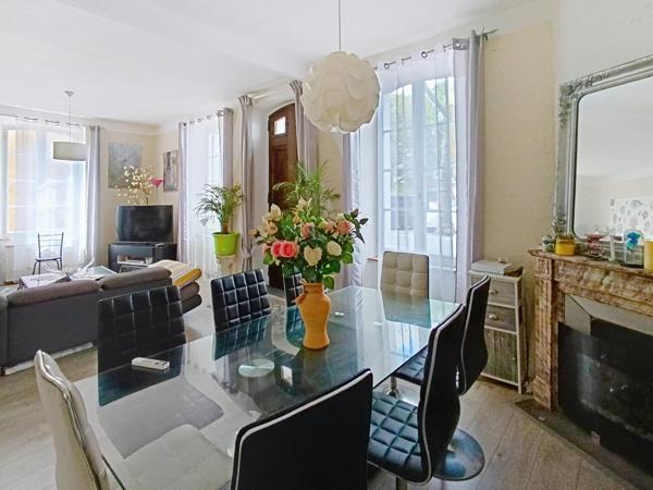 Maison de village 5 chambres avec jardin arboré et grand garage